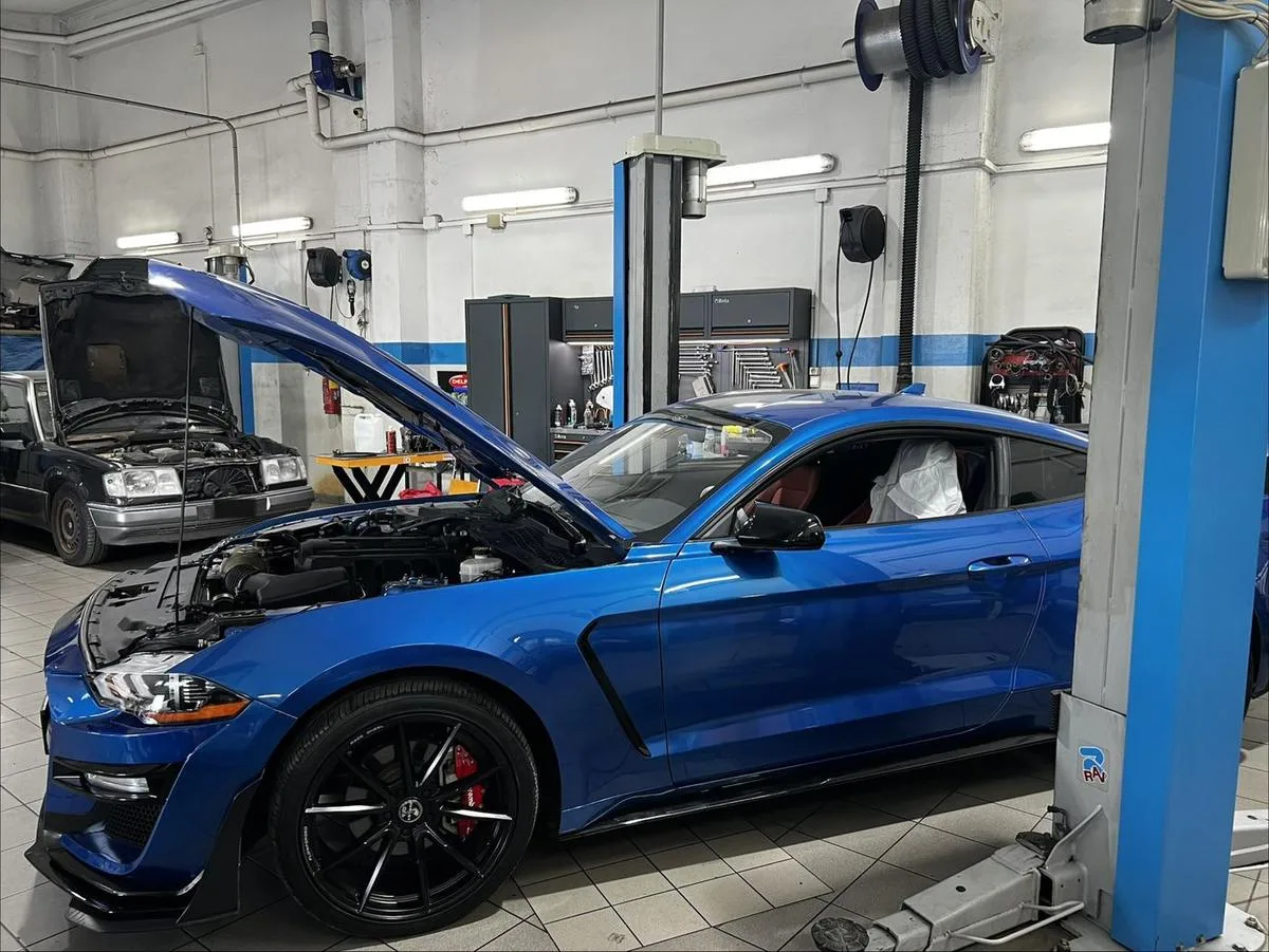 Ford Mustang στη θέση εργασίας